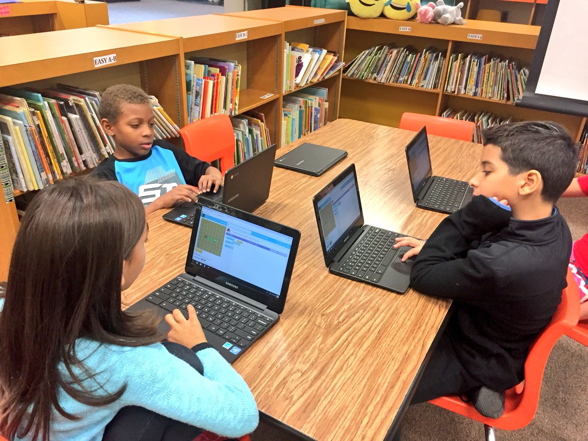 FHJeremy's tweet image. Look at us! We love to code @codeorg. The future looks bright! @WilliamPennES @BethlehemAreaSD @BethlehemAreaSD #HourOfCode2017
