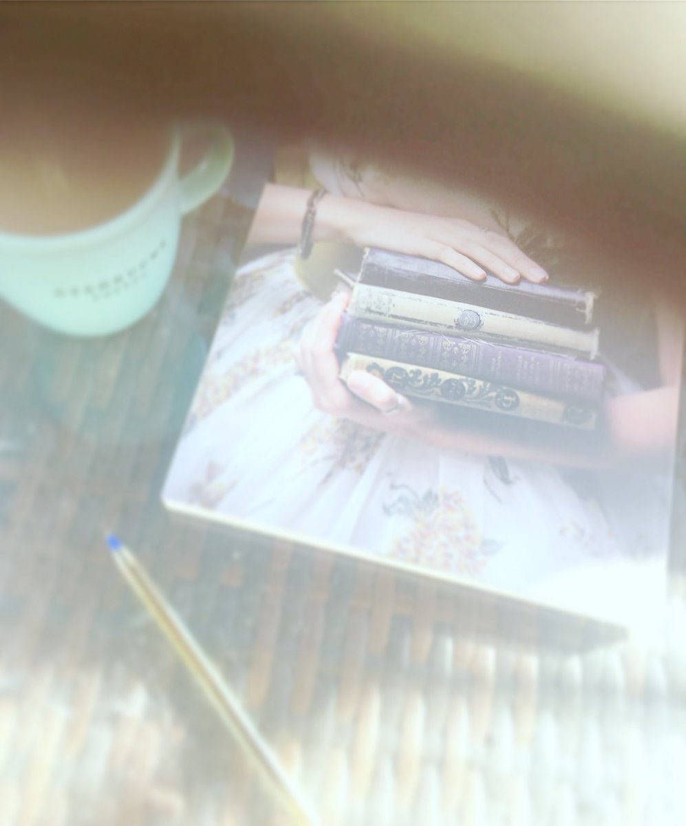 feminineboudoir's tweet image. Coffee
Light
and Inspiration
#haveabreak to enjoy mindfully this #SparklingDecember
.
#thefemininedays2017 #myfeminineboudoir #feminineboudoir #feminineinspiration