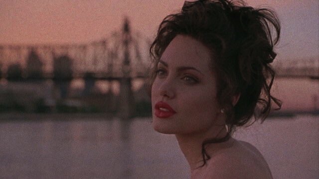 she had the face of an angel
smiling with sin
a body of Venus with arms
dealing with danger ;