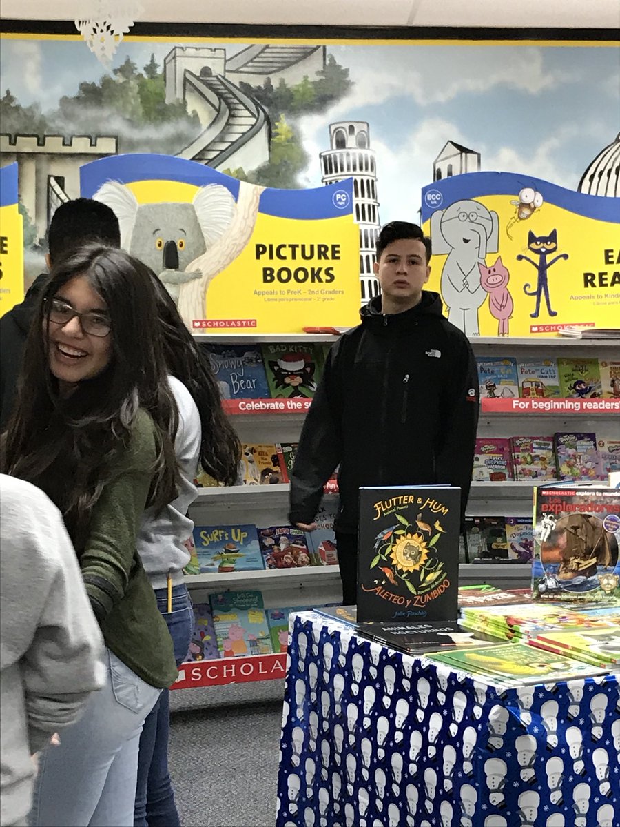 Yarixa1522's tweet image. #Flhornets #bookfairfun #mykiddoshavingfun #lovetolearn