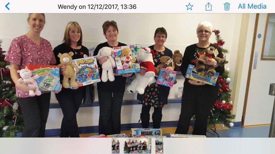 ShellvanSv's tweet image. Launceston Tesco colleagues fundraised and donated toys to Derriford hospital children’s ward for Christmas @Tesco_SouthWest @GallioGary @Derriford_Hosp
