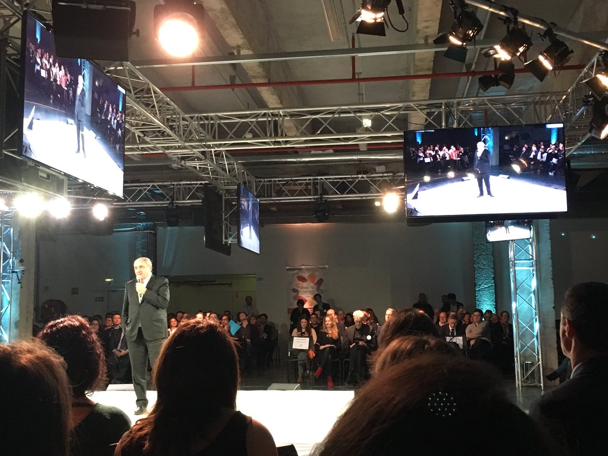 mamacobaby's tweet photo. Nous étions ce soir pour le #GPIPARIS 2017,avec @Paris_and_Co ou l’innovation était au coeur des sujets. @jlmissika rappelle que la nouvelle économie sera vertueuse si nous sommes vertueux et @SihamHarroussi propose un prix #coupdecoeur pour un projet #solidaire @ConciergerieSO https://t.co/jNRfoa7lMM