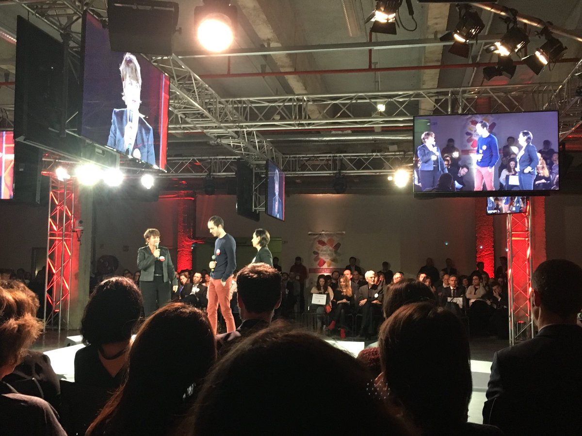 mamacobaby's tweet photo. Nous étions ce soir pour le #GPIPARIS 2017,avec @Paris_and_Co ou l’innovation était au coeur des sujets. @jlmissika rappelle que la nouvelle économie sera vertueuse si nous sommes vertueux et @SihamHarroussi propose un prix #coupdecoeur pour un projet #solidaire @ConciergerieSO https://t.co/jNRfoa7lMM
