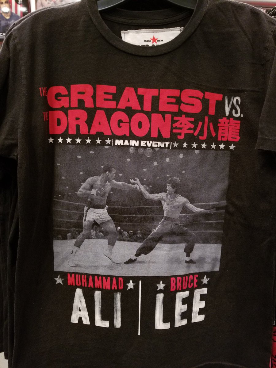 LVFightShop's tweet image. New @rootsoffight just dropped at @LVFightShop!! @MuhammadAli vs @BruceLee in black &amp;amp; Sleeveless @BasRuttenMMA Hoodie!!