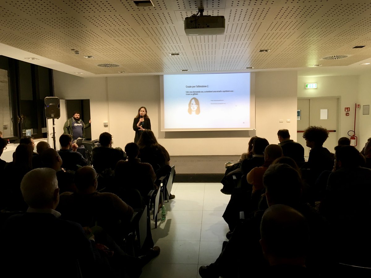 CodemotionIT's tweet image. Ed è subito #Natale con la #Community #MachineLearningRoma al #meetup #AperiTech di dicembre con #Codemotion in @EnLabs 🎄
Interessantissimi talk con Sara Di Bartolomeo ed Elena Nieddu e poi tutti a festeggiare anche al primo anno della Community 🎉
