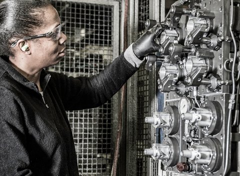 basinprecision's tweet image. Our workers, supported by dedicated team leaders, process engineers &amp;amp; quality technicians take pride in their ability to produce the consistent high quality components our customers require.

#ContractMachineShop #PrecisionMachining #ContinuousProduction 

basinprecision.com/About