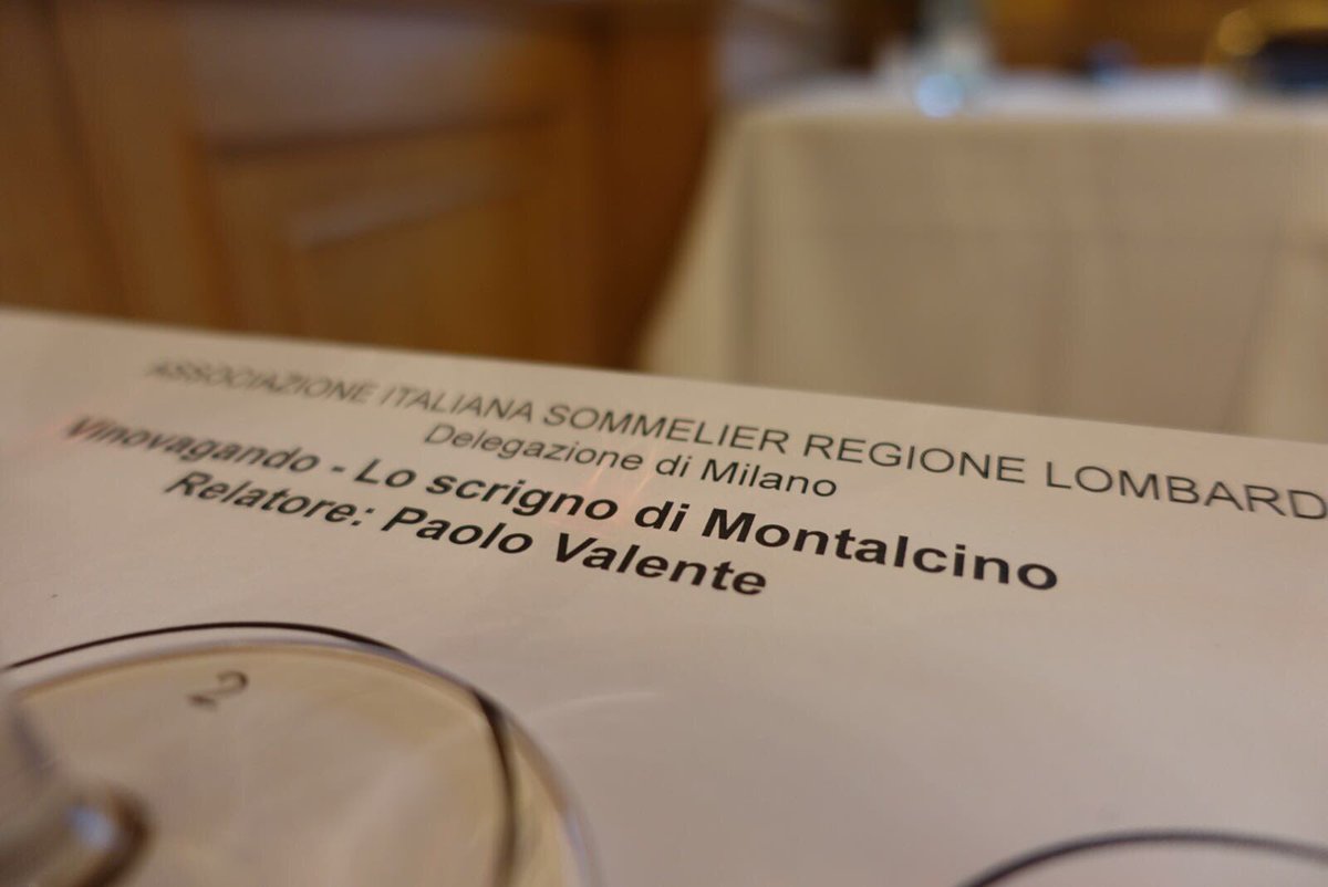 PaoloValente88's tweet photo. Presentando e Degustando #brunello @AISMilano annata 2010 #LaGerla #PiandelleVigne @AntinoriFamily #carillon #viniItalianidaSogno #ugolforte #TenutaSanGiorgio @ColleMassari #tenutaBuonTempo annata 2008 #PoggioalleMura @CastelloBanfi @ConsBrunello https://t.co/uu7DLzuWop