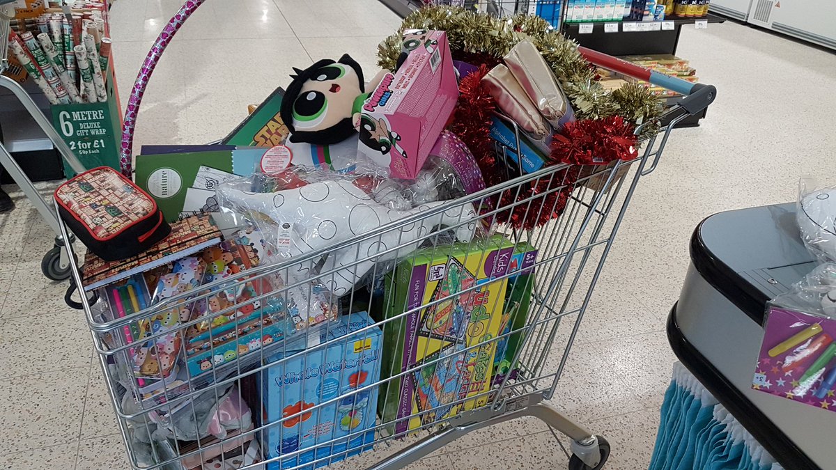 PiscesBespoke's tweet photo. After possibly the worst year I could have thought of, my family were desperate for some Christmas cheer. 2 trollies and 6 sacks full of presents for @metroradiouk  @CashforKidsNE  #MissionChristmas. One present goes a long way #spreadjoy 🎁🎁🎁 https://t.co/Ev2E0TGPxS