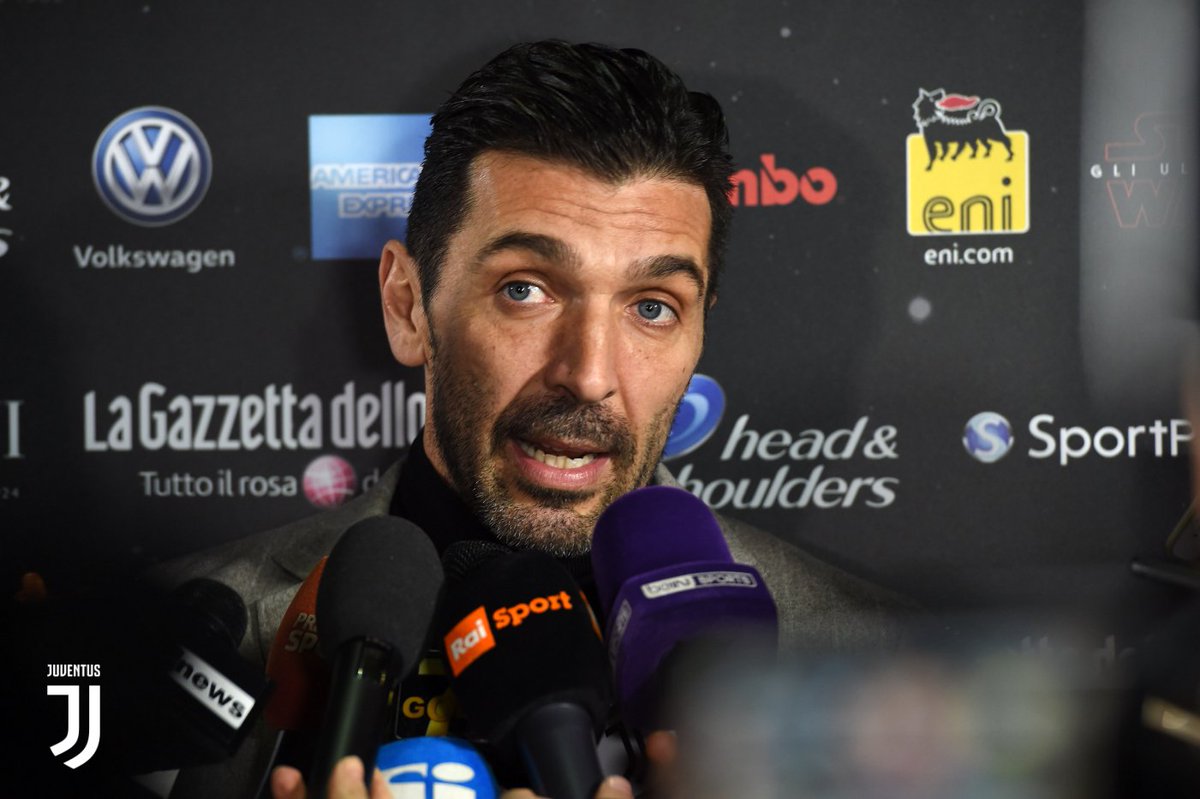 juventusfc's tweet photo. "Un buon momento per la Juve. Gli @SpursOfficial ? Temibili". le parole di @gianluigibuffon , Uomo dell'Anno ai #GazzettaSportsAwards https://t.co/bLh2nX62s8 🎙 https://t.co/F8KZMM1Jc1