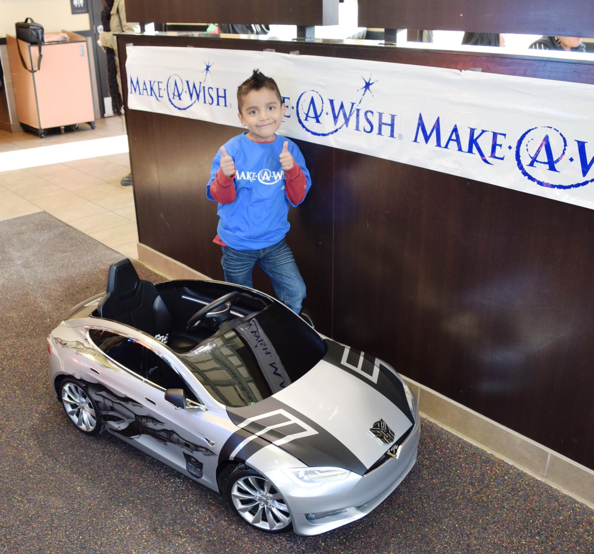 WishIllinois's tweet photo. Angel's wish for a custom car to order at @McDonalds drive through gave him a big smile. Thanks @RadioFlyer and @ArtofHow for making it happen! #wishgranted https://t.co/RL3aTf8d6l