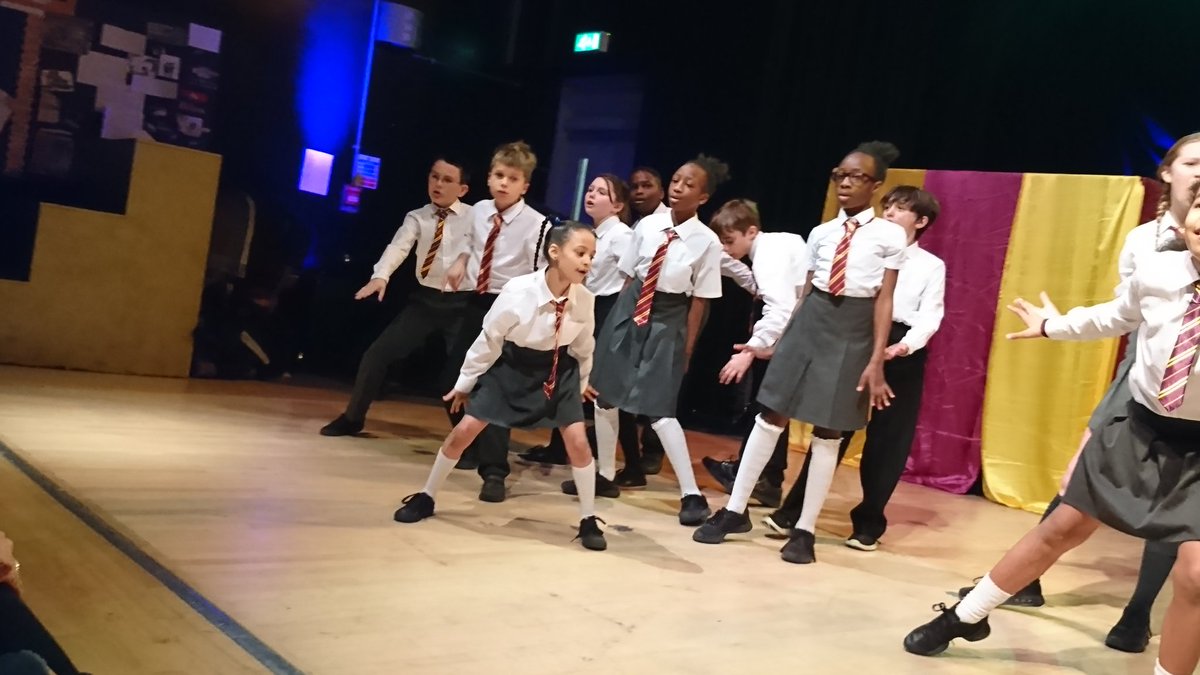 StudioN16's tweet photo. A merry Christmas to to all my wonderful students who performed last week... We all had tears... See you in January 2018 https://t.co/a1GK8qS6WR