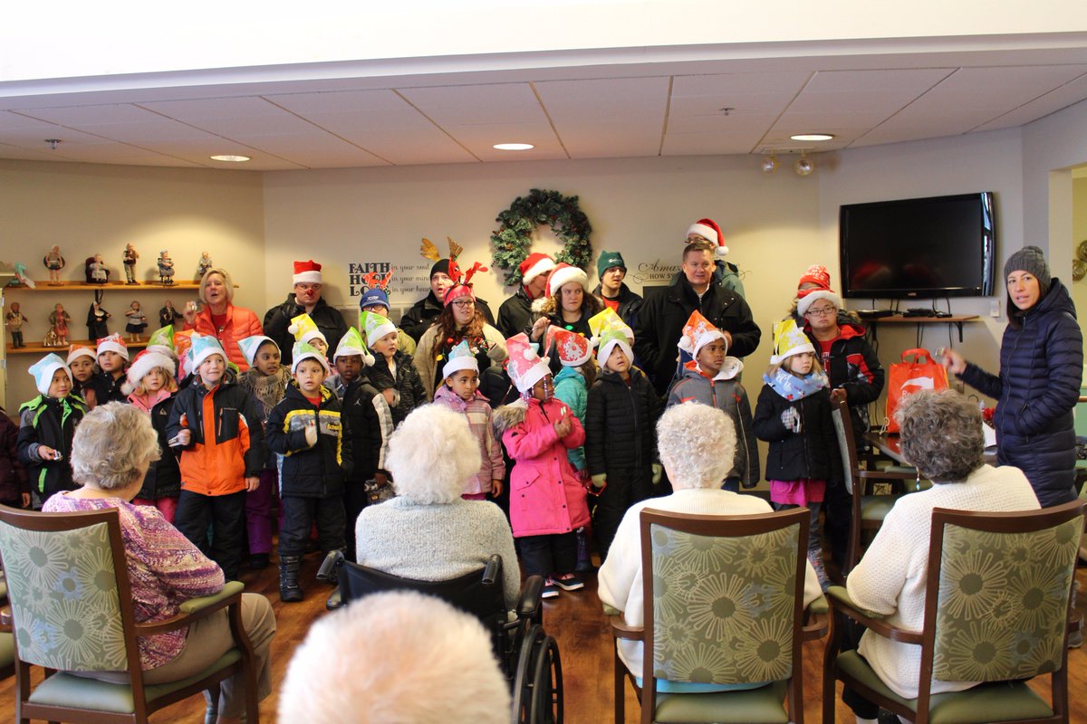 GrandvilleDawgs's tweet photo. Lisa Waalkes' East Elementary students and Emily Mann's Transition students joined forces to bring holiday cheer to the retirees at Rose Garden. Superintendent @RogerBearup even got in on the fun! https://t.co/cPIb99pzMt