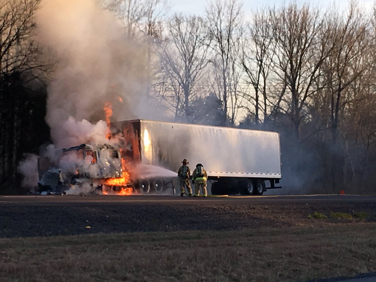 IllinoisHistory's tweet photo. Northbound I-57 closed south of Marion due to semi fire earlier this hour. https://t.co/kg9OUVnsyc