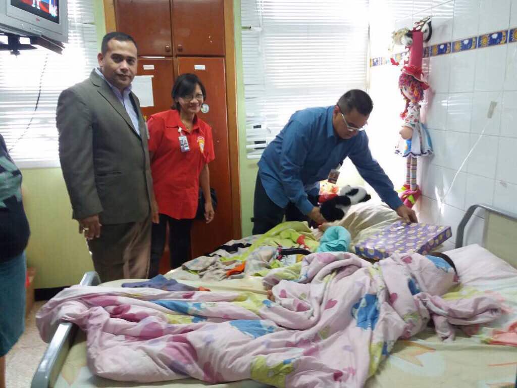 Cicpc083's tweet photo. Cicpc Puerto La Cruz realizó entrega de regalos a niños del Oncológico infantil de Barcelona. https://t.co/UdpajEcvGA #CICPC https://t.co/1oMgGohvjW