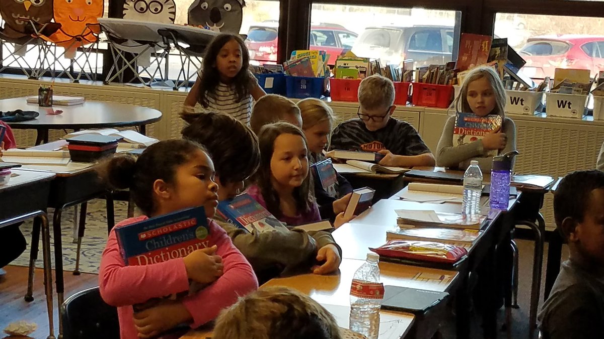 SheilaPerry's tweet photo. Third graders getting brand new dictionaries from the Rochester Rotary club! @paehling https://t.co/3Mi4dDZWG6