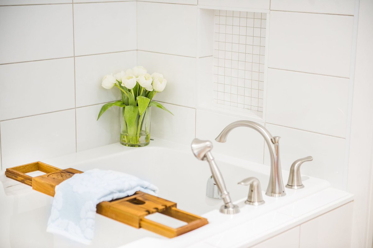 YYCInteriorDsgn's tweet image. We are booking up fast for 2018 projects, and we would hate for you to miss out!  Give us a call and schedule your complimentary phone consultation today - what are you waiting for? #yycdesigners