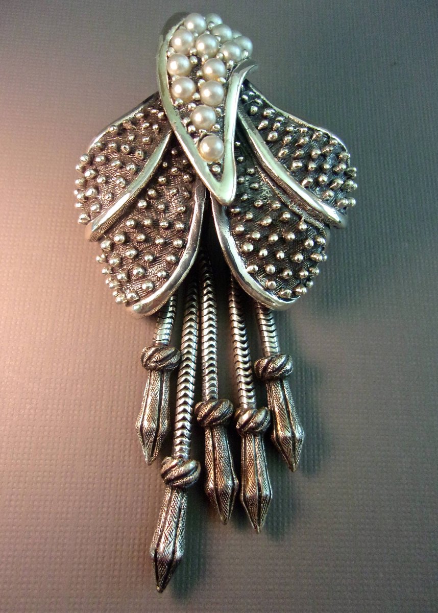 renaissancefai's tweet photo. Excited to share the latest addition to my #etsy shop: Dangles and Glass Pearls Silver TORTOLANI Brooch, Cactus Style, Modernist, Vintage https://t.co/5dwbniK8KK #jewelry #brooch #silver #women #minimalist #tortolanibrooch #modernistbrooch #silverplatedbrooch #glasspear https://t.co/ApxRnGwwev