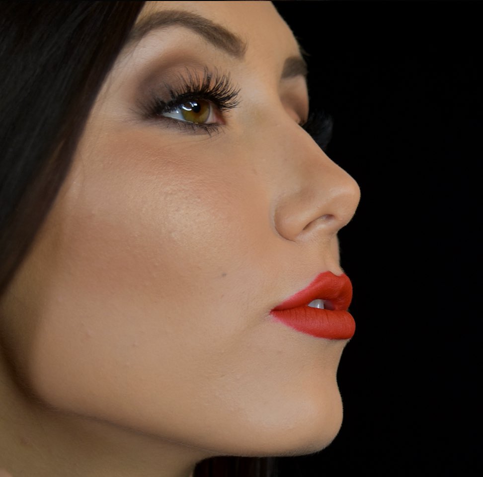 ybcosmetics's tweet photo. Have you figured out your holiday look? Reply with your picture to show us your holiday style! #youngblood #skin #makeup #BeautyCare #beautifulskin #holidaylooks #HappyHolidays #redlipstick #redlips #cosmetics #rodeored #colorcrays https://t.co/5Ga5qSJnqk