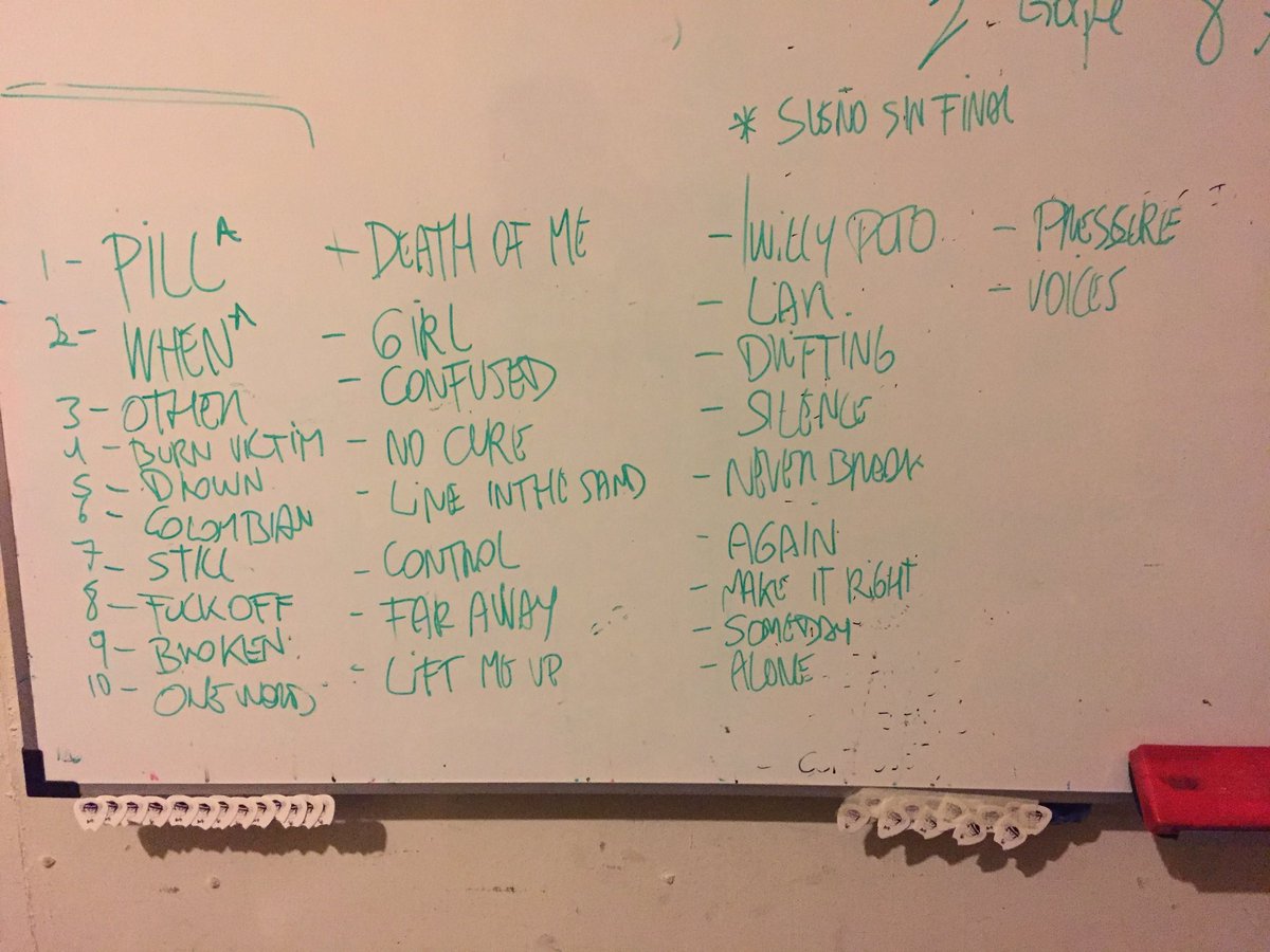 SIMIO_ROCK's tweet image. Todas las canciones de la historia de Simio en una pizarra.
Empezando a tirar líneas para el 2018 🤘🏻Nos vemos en la próxima tocata! #rock #bandachilena #apoyaelrocknacional