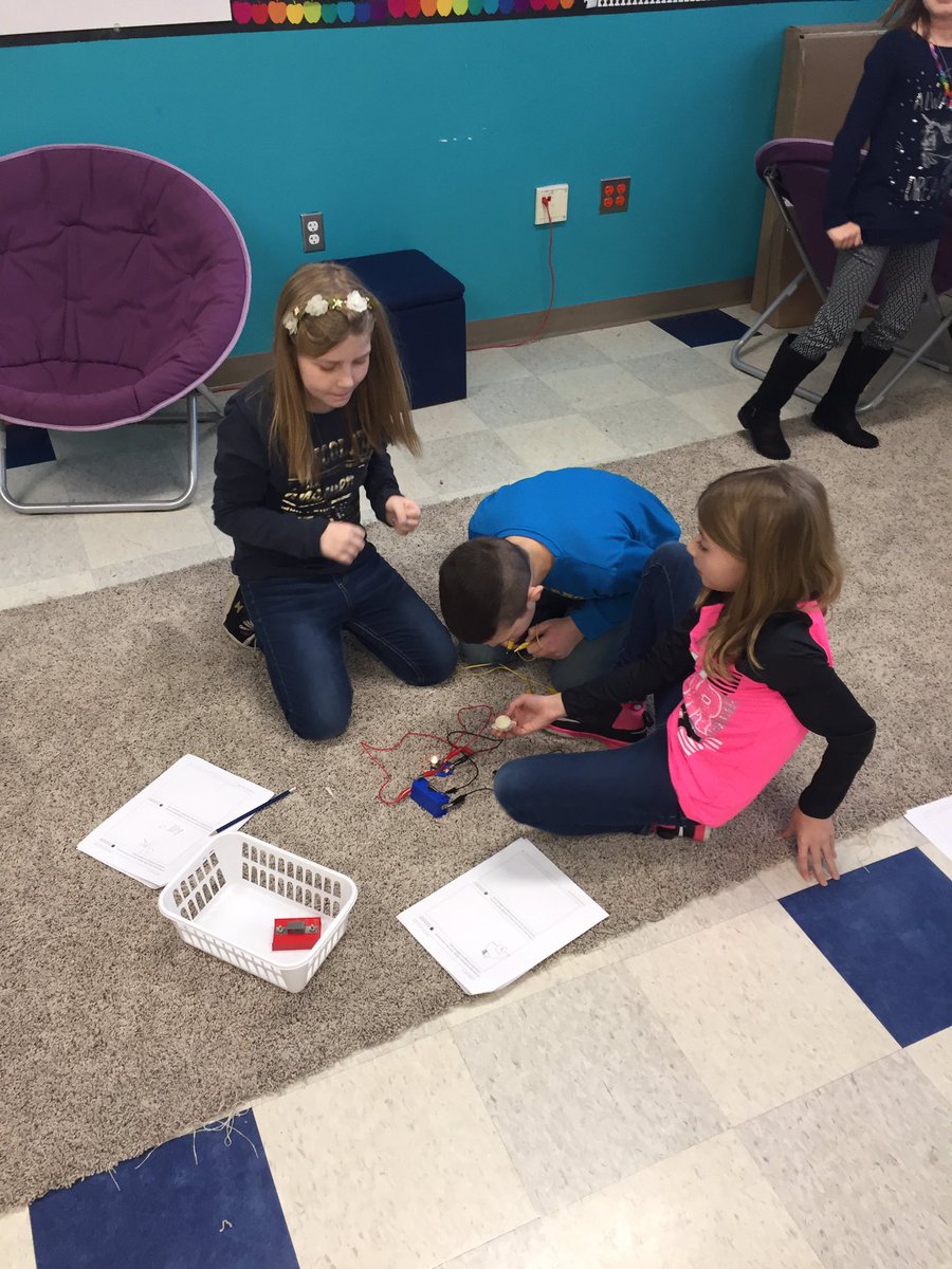 miss_callison's tweet photo. How does energy transfer through electric currents? No better way to find out than to create some circuits! https://t.co/7OcB5m87aS