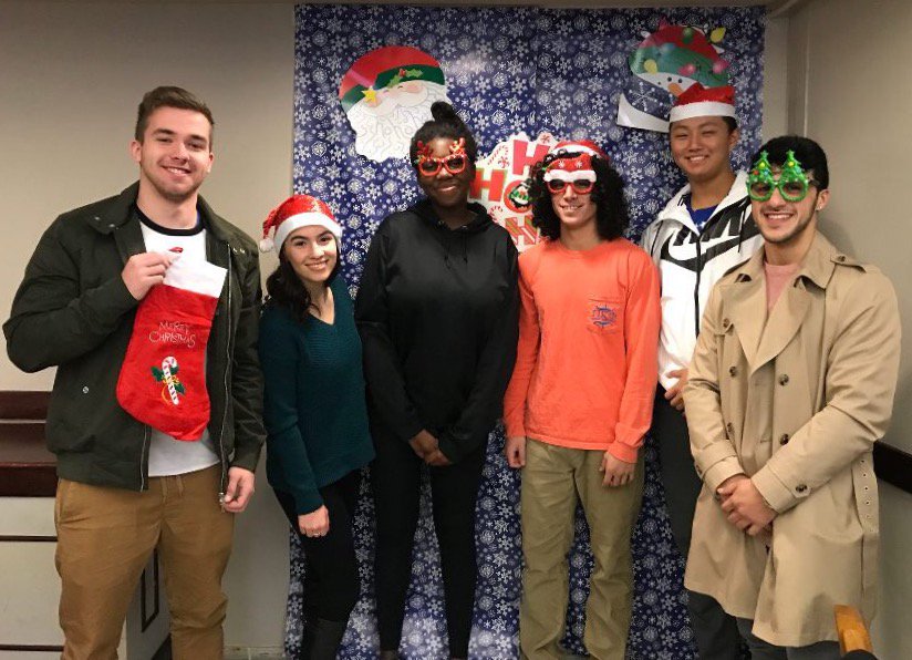 SHU_NSCS's tweet photo. Took pictures✔️ Ate pizza✔️De-stressed✔️

Special thanks to all the students that came out to our Xmas and Chill Event! https://t.co/lzcc1UXo3d