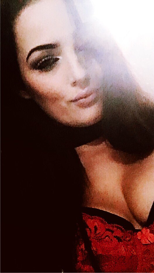 leesalou4589's tweet photo. Finally feel sexy about myself ... many people won’t understand how hard that is for me #celebrities #retweetme #make #my #life #chance https://t.co/c7YRe9hP63