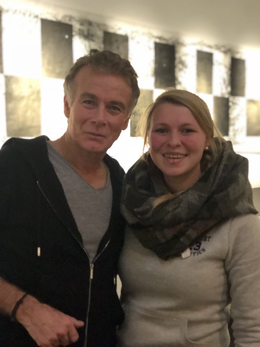 NLinHFliR's tweet photo. Ce soir j’ai rencontré une personnes vraiment sympathique !! #Patrickisback 💪 @dubosc_franck https://t.co/a4QwQDlVVu