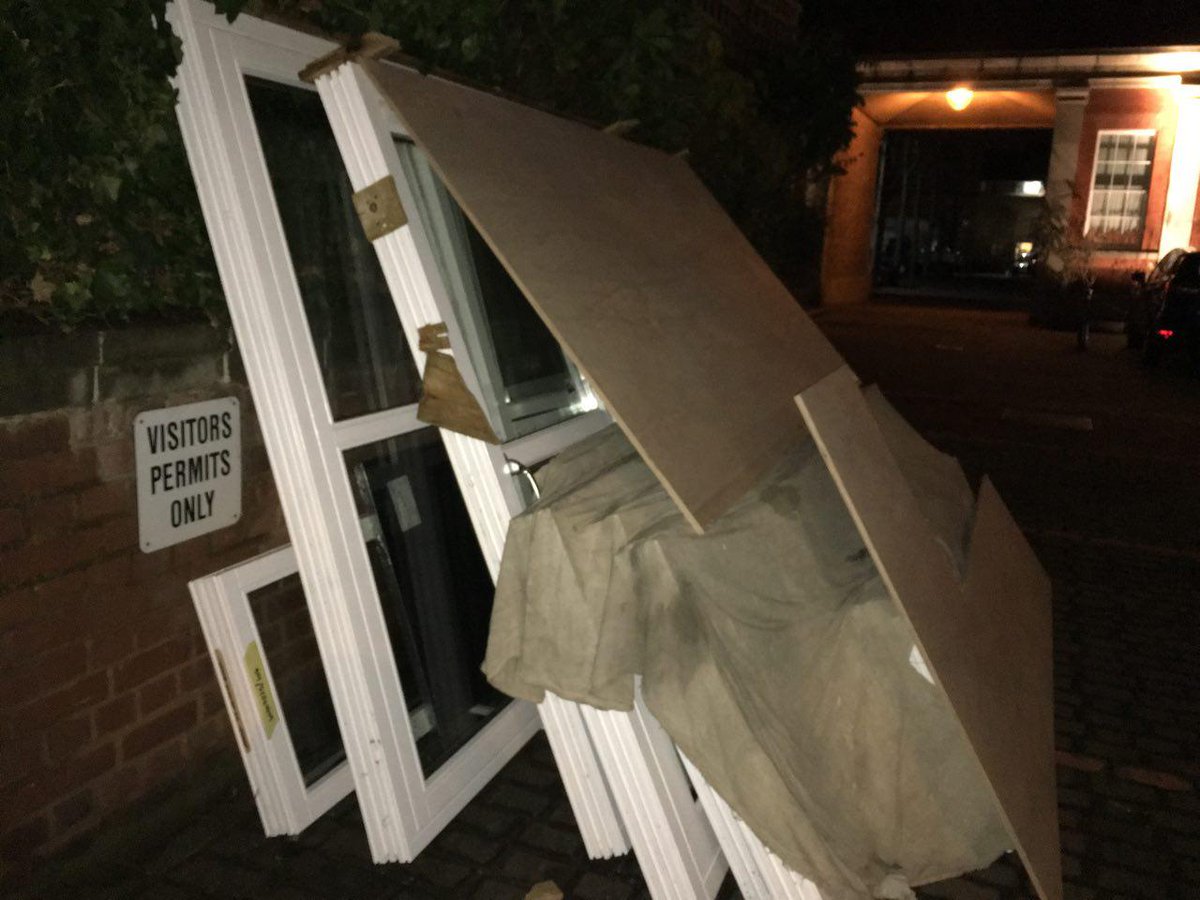 OldRoyalFree's tweet image. Yesterday evening (11/12/17) Old Royal Free Place car park area; left  unsecured, without notification, warning, nor explanation: heavy objects  (Identified as panels, frames, etc) leaning heavily against resident's  wall/trellis @Clarion_Group @familymosaic @circlehousing