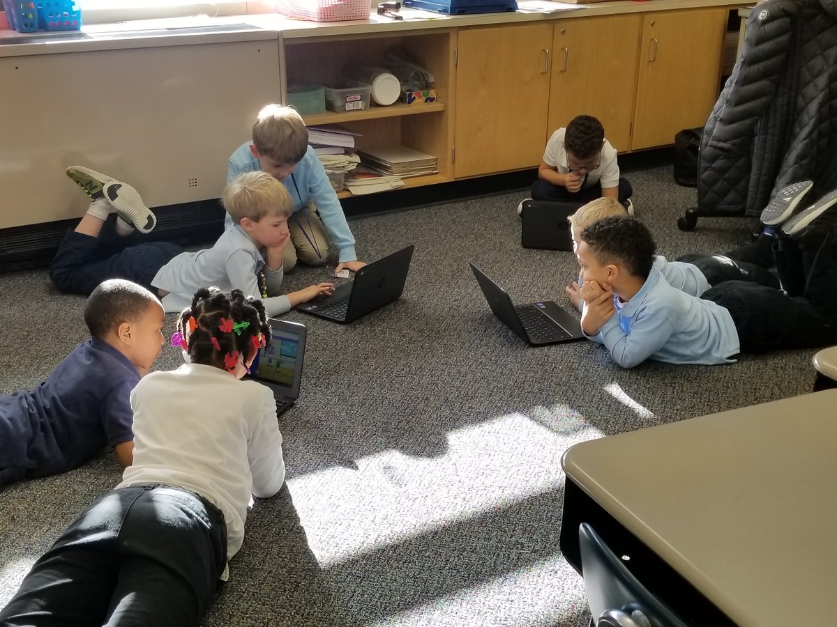 HSwartz25's tweet photo. My Ss mentored another 1st grade class on coding their dancing elves. Sharing our love of Tech with others! Next up to share how to do @Flipgrid! #TeamSouthBend #CSEdWeek2017 @SethPonder @ThatMrsHackett @SouthBendCSC @HamiltonTradit1 @MrsSwartzsClas1 https://t.co/9qqOp2RqzM