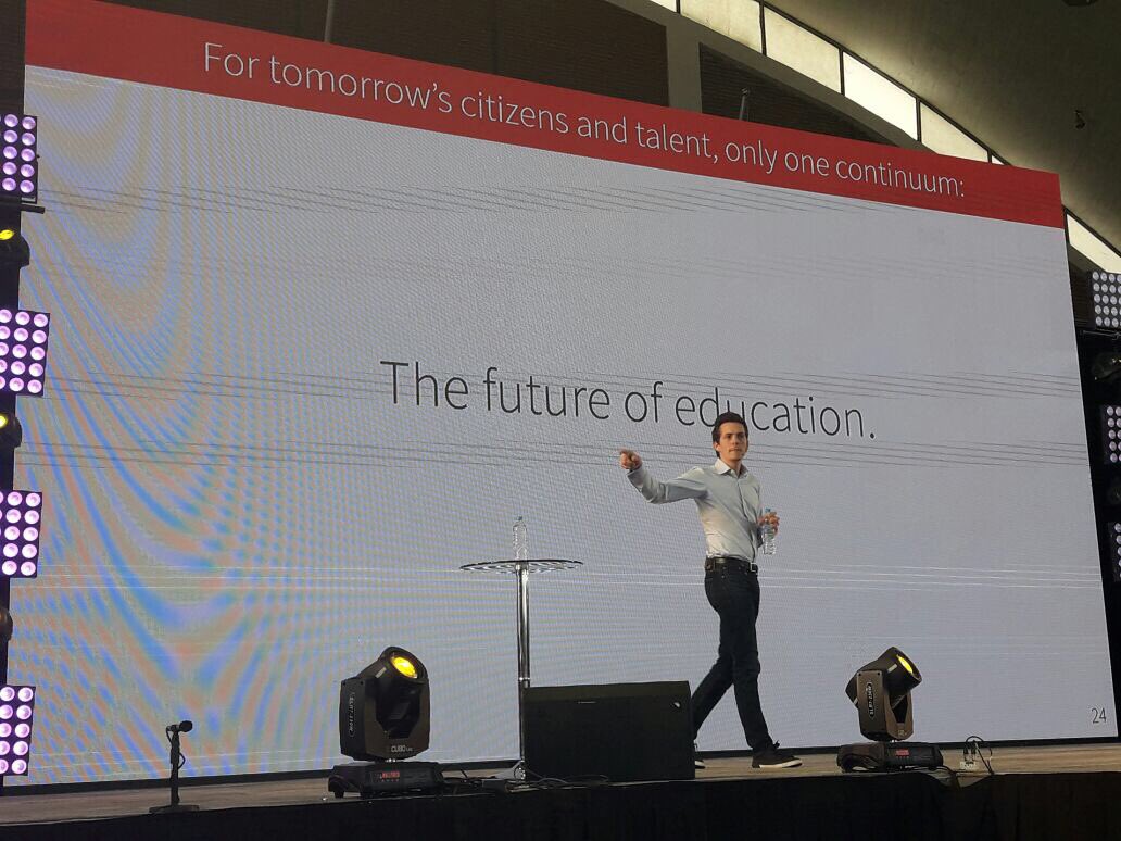 p_dubuc's tweet image. Building a global talent supply chain with online apprenticeship programs on @OpenClassrooms #CIIE2017 #mexico