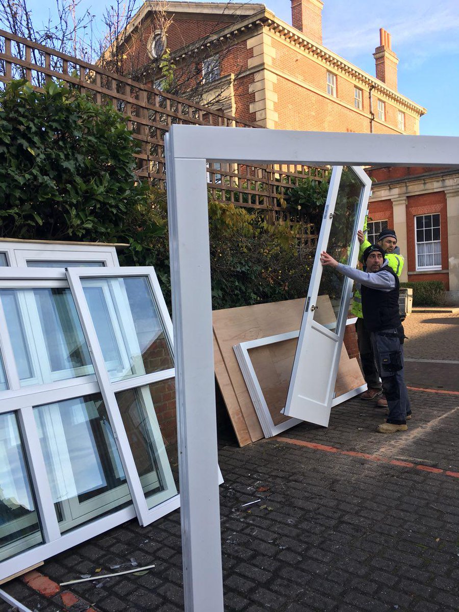 OldRoyalFree's tweet image. Today 12/12/17; improvised outdoor doubled-glazed window assembly team discovered preparing windows left-overnight to be fitted at Old Royal Free place overlooking Liverpool Road Rd. 8am start, no consultation w/other alarmed residents @Clarion_Group @familymosaic @circlehousing