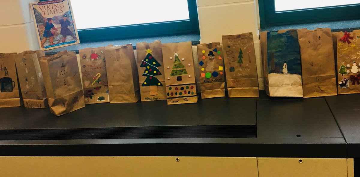 MrsAndersoncms's tweet photo. Started our #DaysofKindness in grade 5! So far each student has a homemade card from their “secret pal”. 💌 @MrsMorwaycms @cms_grizzlies https://t.co/U4hfvslCIb