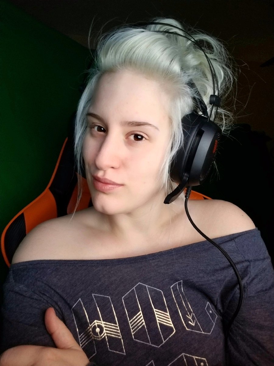 MrEightCS's tweet photo. #stream is #live come watch me play my twin! @fatsharkgames @VermintideGame @Twitch #waywatcher #CGN #supportsmallstreamers #model #winter #Alaska #elven #elf #feelinginspired #broadcast https://t.co/M3blrJl9Tu https://t.co/V72uMq5Gfh