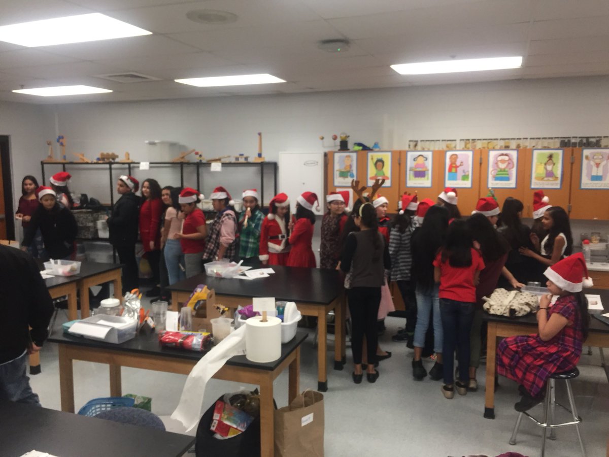 ectatsta's tweet image. How long will it take us to line up shortest to tallest?  #mathskillz @ROOSEVELTELEMS