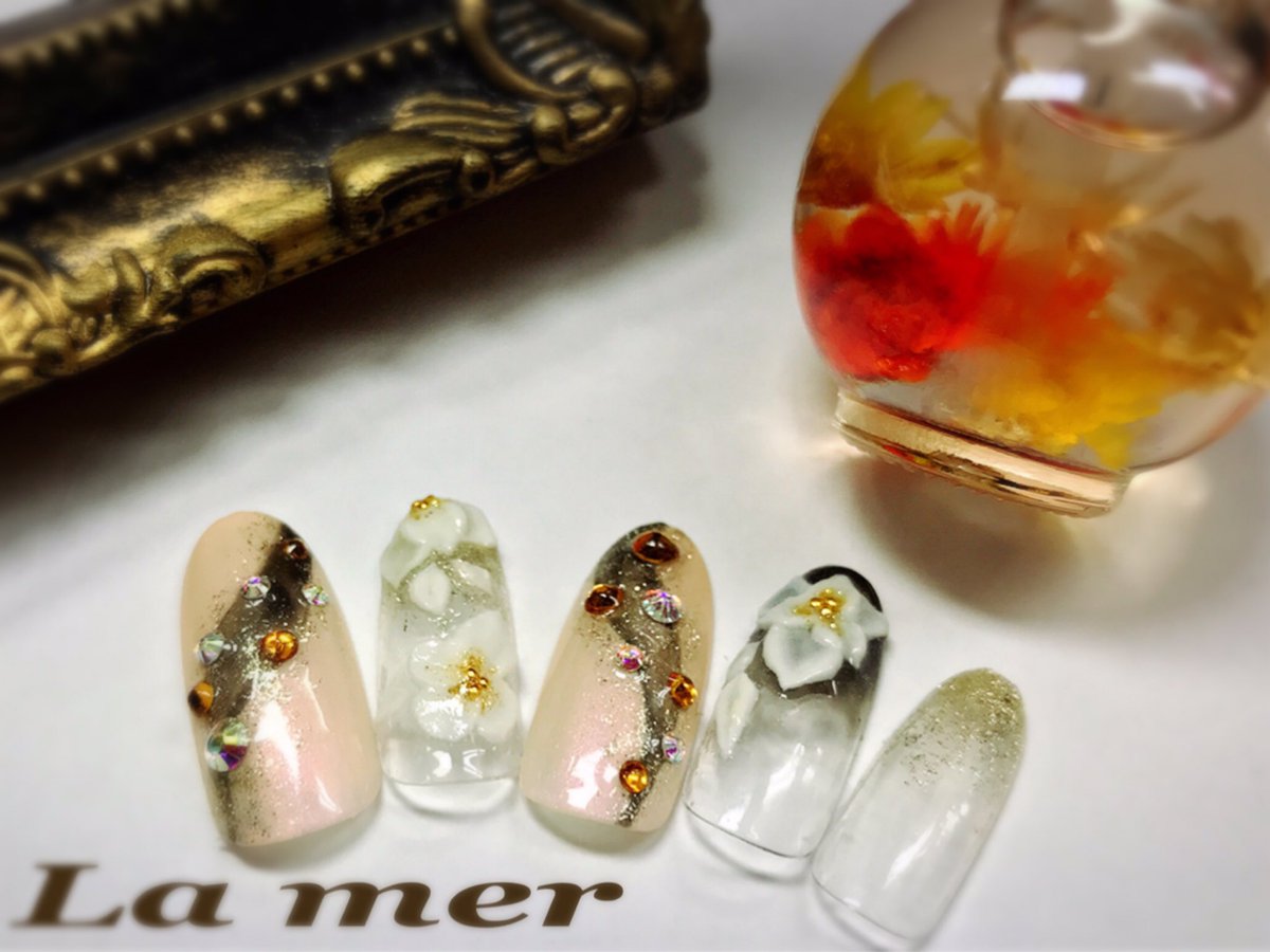 成人式ネイルにオススメ💅
オーダーチップも承っております❤️✨
#3dネイル#エンボス#和柄ネイル#フラワーネイル#冬ネイル

千葉市若葉区都賀 ネイルサロン La mer
ご予約は0432354550まで⭐️