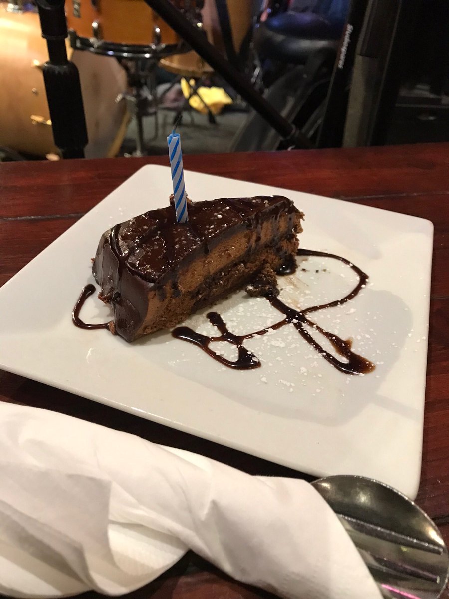 Big thanks to all who sent me birthday wishes yesterday. I’ll get round to replying as soon as I can. 606 Club gave me a nice cake! 😊