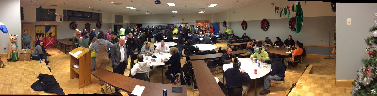 Boston_Local12's tweet image. Great night at Local 12 as hundreds of brothers and sisters get together for the holiday meeting!