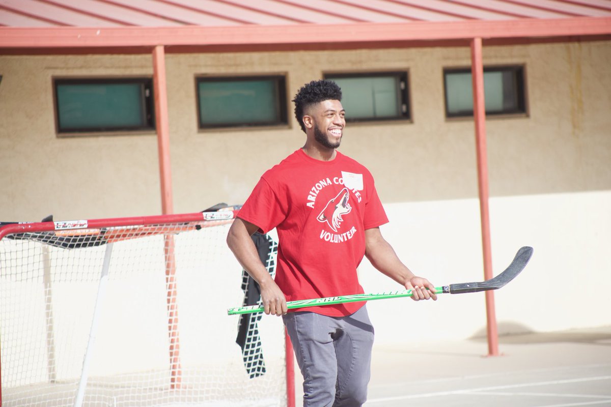 Loves the game.  Loves to give back.   #CoyotesGiveBack https://t.co/7GgFMhoa8C
