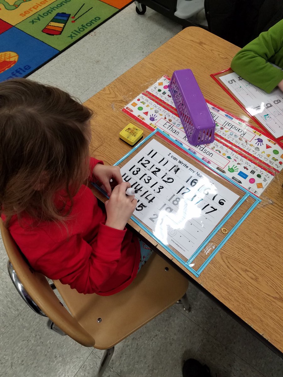 mrstobjy's tweet photo. Ss are always busy in kindergarten! #mathcenters #collaboration #xmascounting #dreambox https://t.co/jVvqsjvMvZ