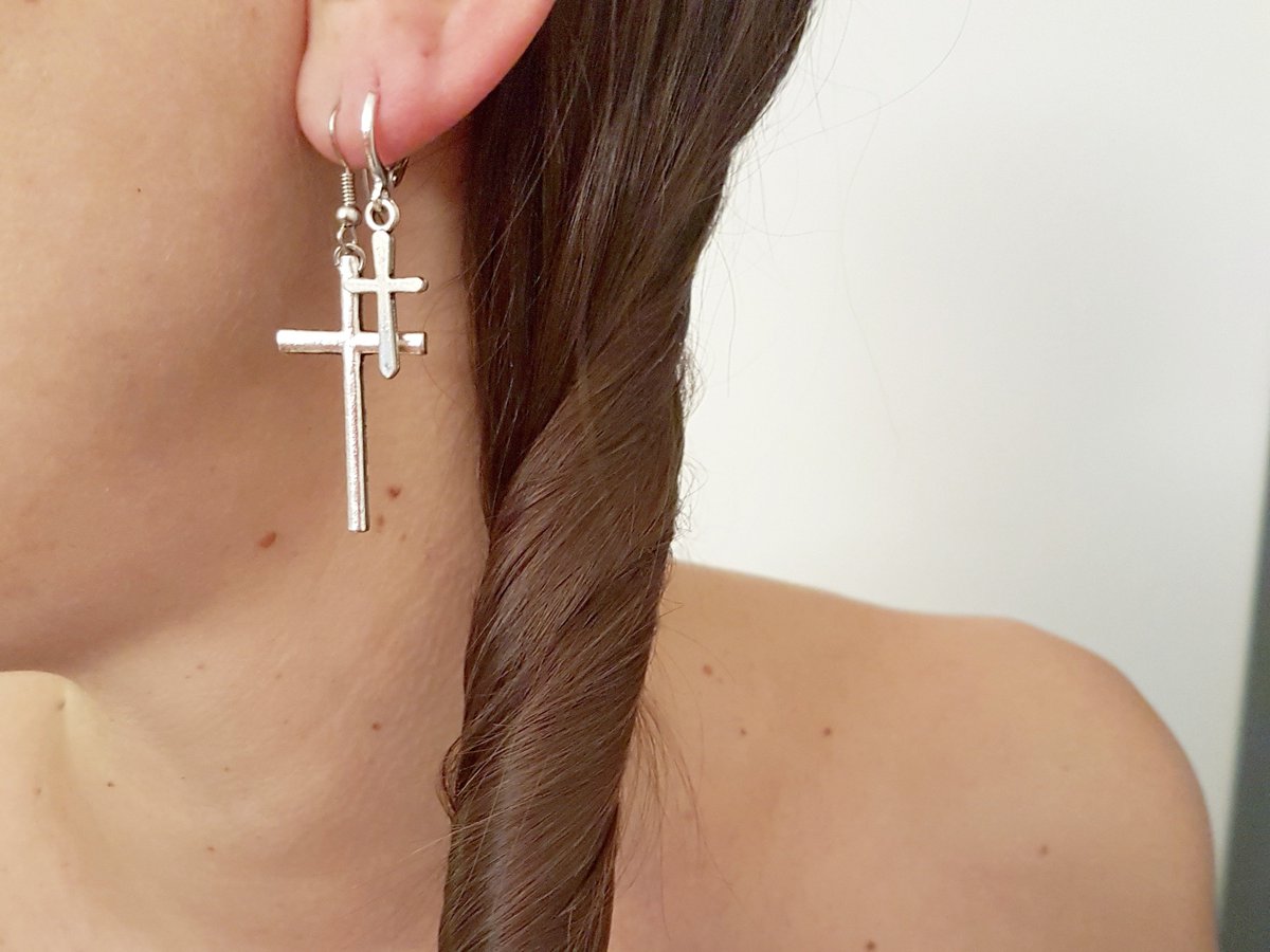 FraRobetti's tweet photo. Le mie croci le porto addosso ;) 
➡️ https://t.co/yd7MaNJKGq
#jewels #madeinItaly #fashion #modadonna https://t.co/LfGEcmEeAu