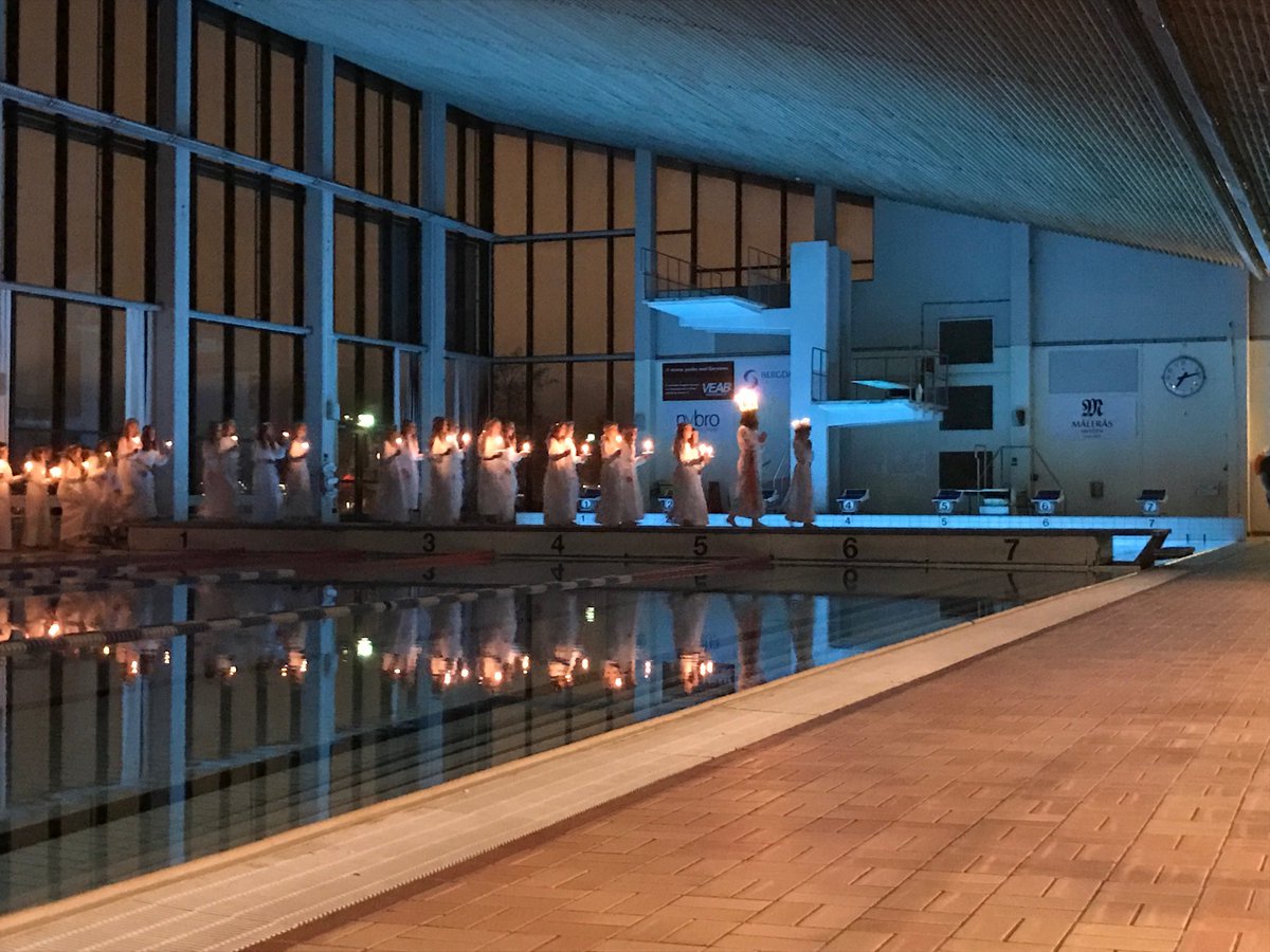 abrahamsson73's tweet photo. Lucia i Växjös gamla Simhall #växjösimsällskap #vöss #växjökommun https://t.co/o7nGJGQz3C