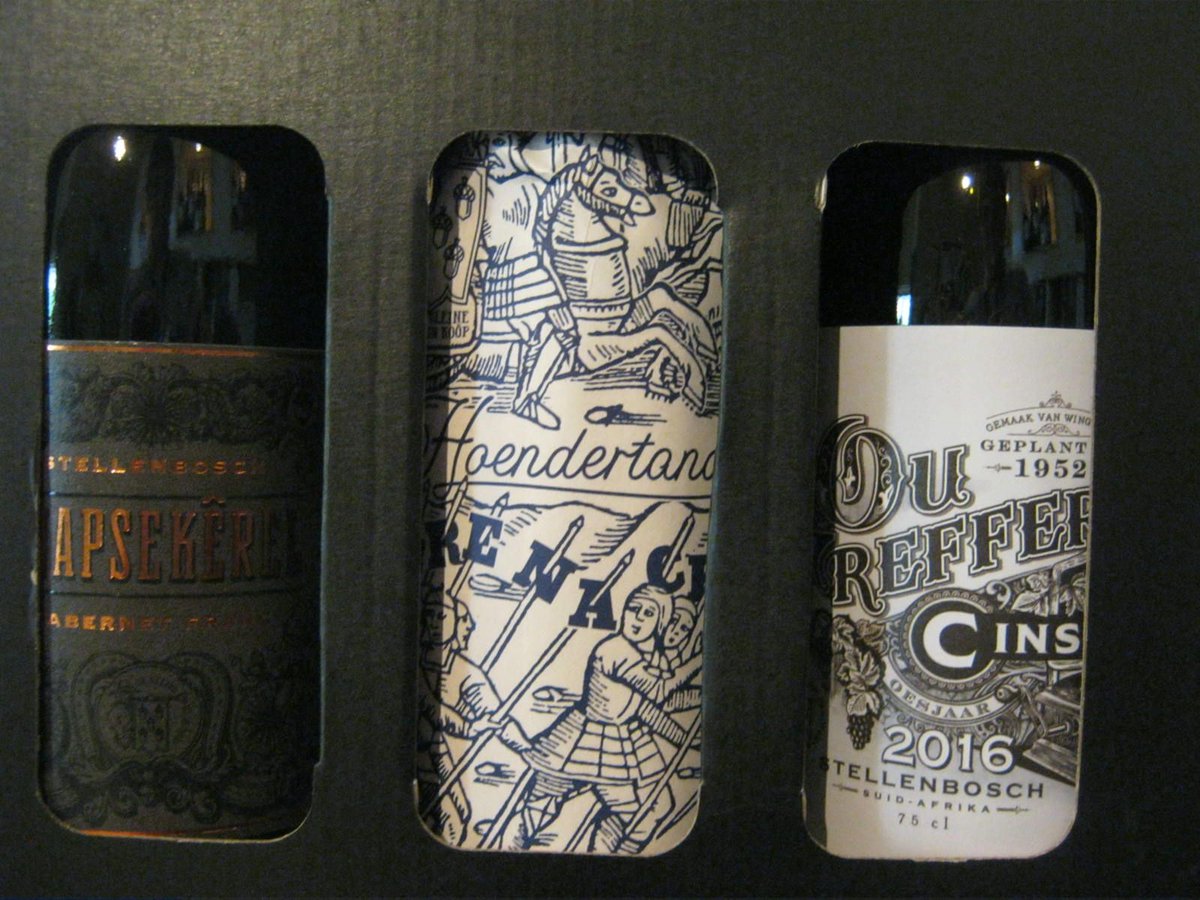 VinoPronto's tweet photo. 3-pack containing wines by @DeKleineWijn #hoendertande #knapsekerel #OuTreffer . I sure wouldn't say no :) https://t.co/vO8av2hf3u