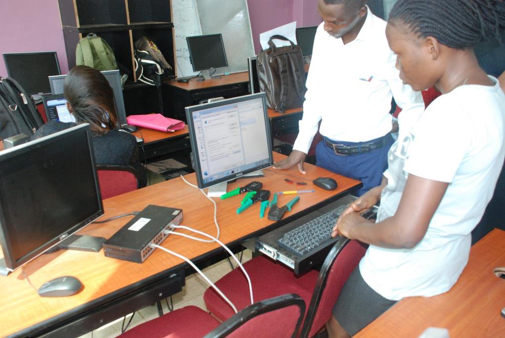 GlobalMakerere's tweet photo. #PracticalSkillsTraining
Students in the Department of Computing engaged in IT Practical skills Network Cabling... Join us for our next intake #Jan_Feb2018 for adequate knowledge and education
Landline: +256752761292 for inquiries https://t.co/NA7OPAL8xQ