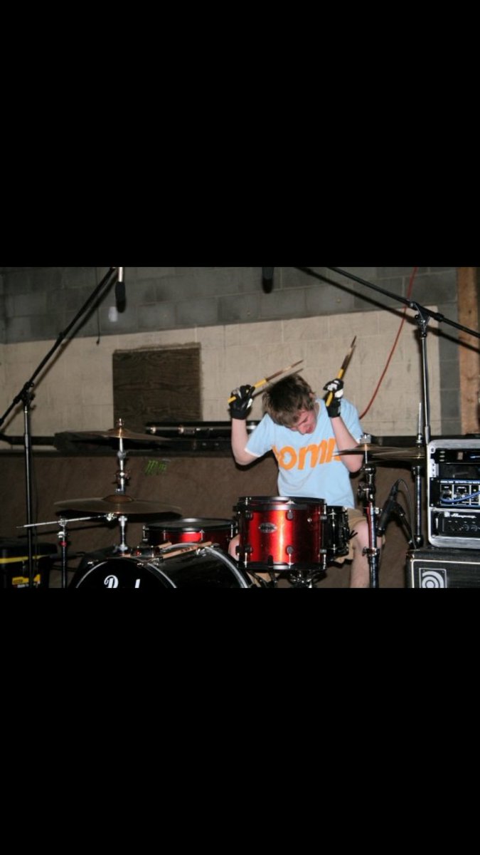 _bodes's tweet photo. Lololololololololololololololololololol I have no words. #drumgloves https://t.co/mXq3XjQYWh