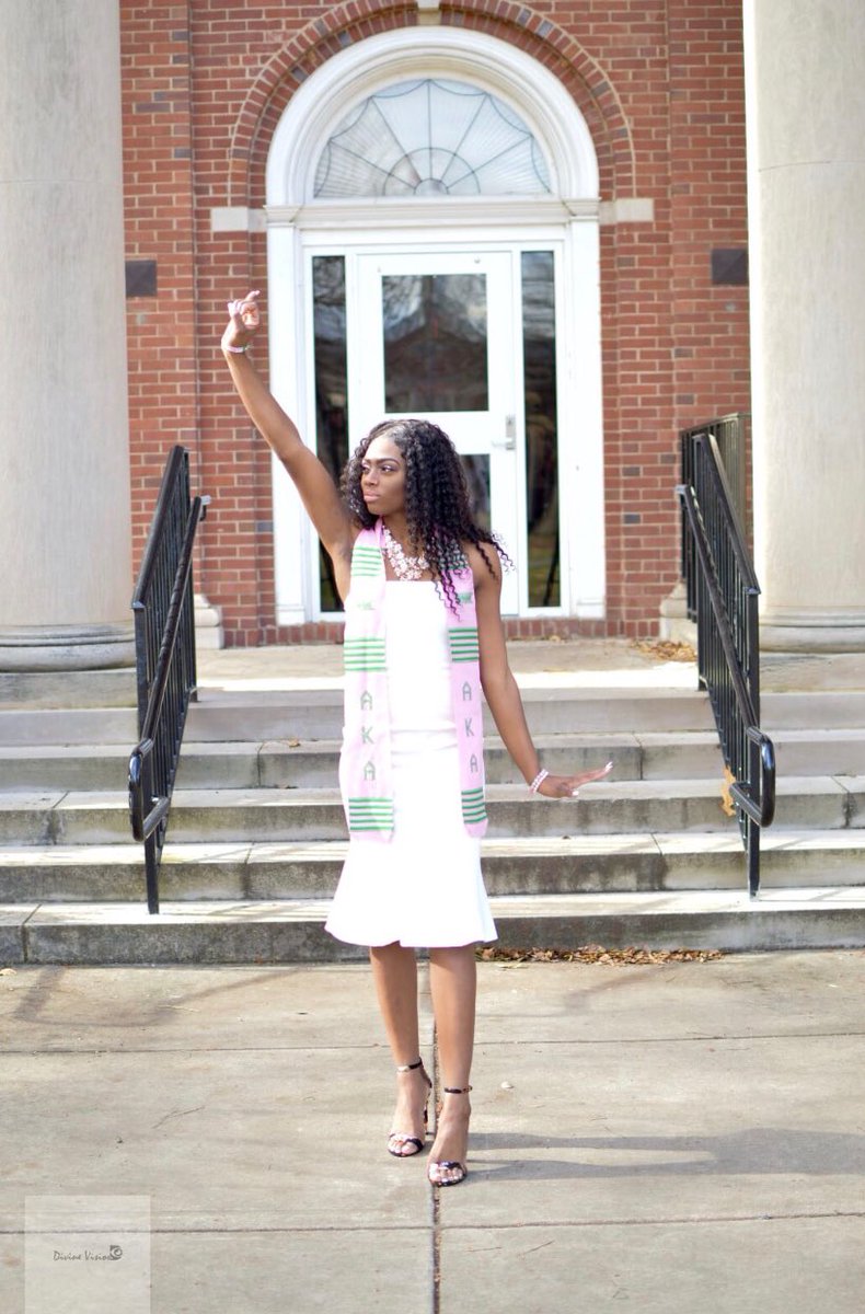 __Cdolla's tweet photo. Woke up this morning &amp; I jumped out of bed. I looked In the mirror &amp; I shook my Pretty Head ! 💚💕 #PrettyGirlsGraduate #1908 #AKATwitter https://t.co/tka0XtQp7E