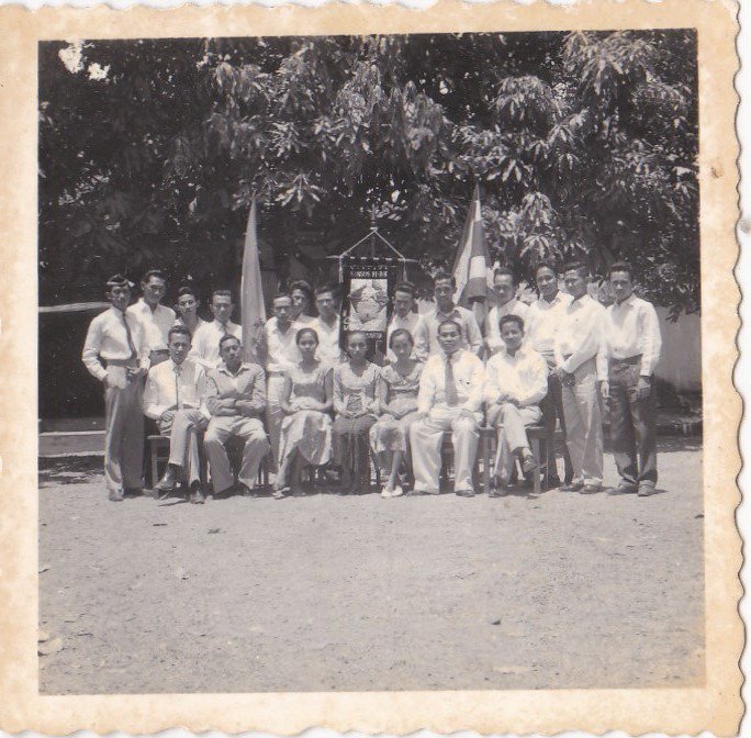 Manunggal K. Wardaya (@mkwardaya) on Twitter photo sebagian mahasiswa (dan mungkin jg dosen) Universitas Nasional Saraswati #Surakarta, #Solo sekira paruh awal 1960-an. Duduk ke-tiga dari kiri adlah Ibuku.
UN Saraswati adalah cikal bakal <a href="/11MaretUniv/">UNS Official</a>
<a href="/SoloUpdate/">Solo Update #BeyondsInformation</a> <a href="/sekitarSOLO/">Solo</a> <a href="/InfoTimlo/">Info Kota Surakarta</a>
<a href="/InfoDikti/">InfoDikti</a>
#Solo sebagian mahasiswa (dan mungkin jg dosen) Universitas Nasional Saraswati #Surakarta, #Solo sekira paruh awal 1960-an. Duduk ke-tiga dari kiri adlah Ibuku.
UN Saraswati adalah cikal bakal <a href="/11MaretUniv/">UNS Official</a>
<a href="/SoloUpdate/">Solo Update #BeyondsInformation</a> <a href="/sekitarSOLO/">Solo</a> <a href="/InfoTimlo/">Info Kota Surakarta</a>
<a href="/InfoDikti/">InfoDikti</a>
#Solo