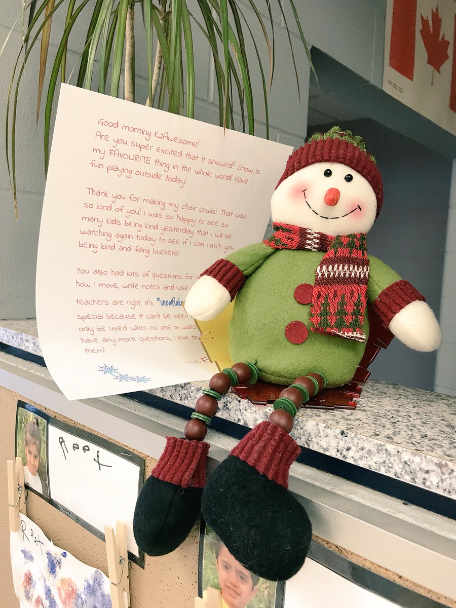 mrsmeadK2's tweet photo. Today Flurry McSnowflake told us he was super excited it was snowing & was happy to catch so many friends being kind yesterday, thanked Lewis for making him a chair & confirmed the teachers were right....he uses ❄️snowflake magic❄️ to move & write notes to us! #snowmanmagic https://t.co/LeqoH9R5Xl
