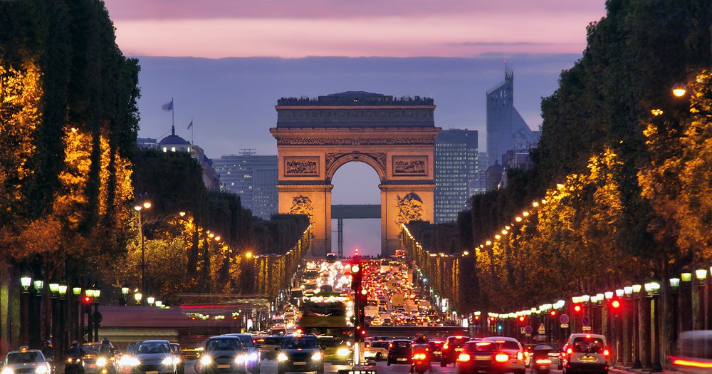 SandraChandlr's tweet image. #Paris tackles chronic smog & traffic. Travellers struggle due to random road closures. #parisairporttransfer parisspaceshuttle.com
