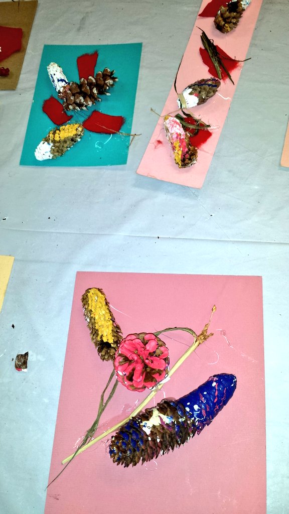 art_artlee's tweet photo. @sbnj_seniorctr @artpridenj @HipNewJersey @jerseyarts @NJArtsCouncil @ArtNewsNJ @MasonGross #NJ More "Senior artists creating holiday cheer" #pinecones #cardboard #fabric #fabricart #wornoutsocks #matteboard #hotglue #holidaycards #bottleart https://t.co/uAuFffn9KT