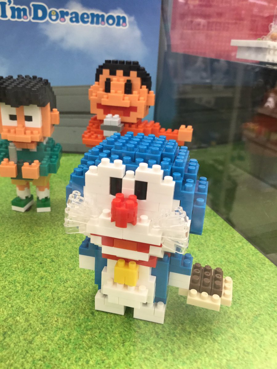 ট ইট র 東急ハンズ渋谷店 ドラえもんのナノブロック 出来上がりサンプルが展示始めました ドラえもんはしっかりヒゲまでブロックで表現されてます 後ろにはリサイタル中のジャイアン 見れば見るほど 細かいこだわりが感じられますね 各1680円 税